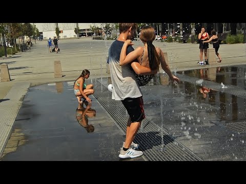 Splashes, girls, wet dresses and fun fountain games-2! / Брызги, девушки, мокрые платья и игры-2!
