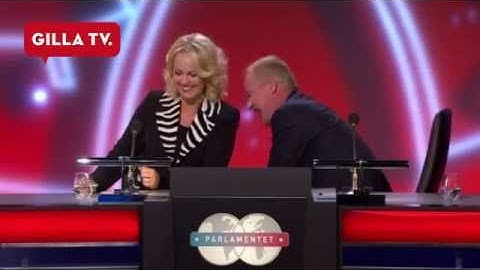 Robert Gustafsson skrattar så han blir röd i huvudet