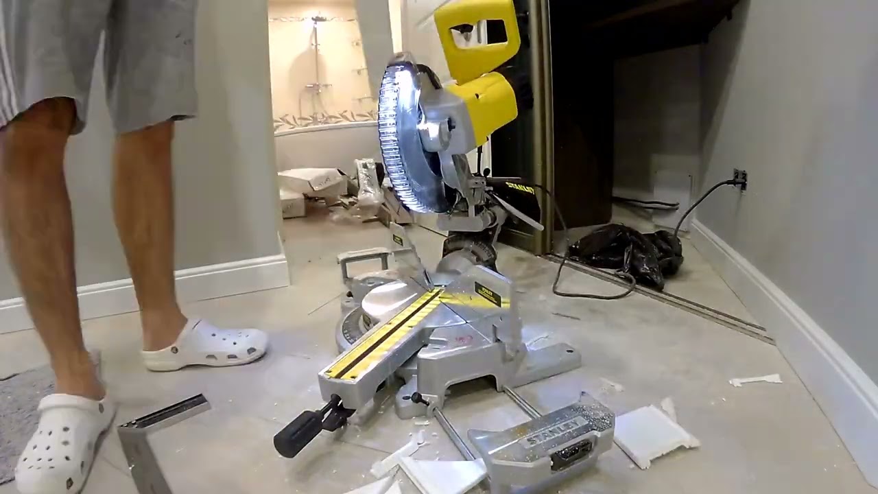 Монтаж 80 метров напольных плинтусов в Сочи за 7 часов торцовкой Stanley SM18 | 29 октября 2022 г.