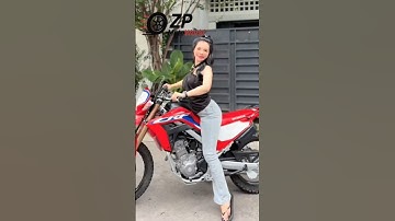 Just playing with the throttle… and it’s fire! 🔥 Honda CRF #honda #crf #girlpower #womanRider