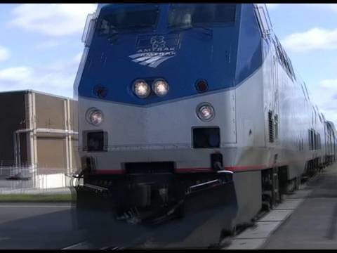 I'm way to close to the track as Coast Starlight comes into Salem OR. If you like my videos, rate, comment and subscribe to my channel (Canon Vixia HG20) (wa...