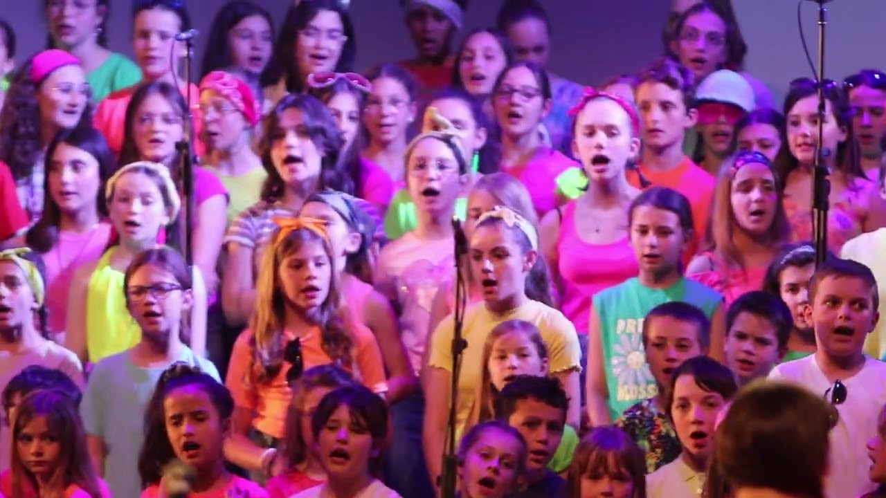 Saint-Loubès : 300 enfants chantent les années 80