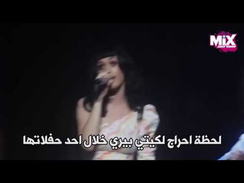 لحظة احراج لكاتي بيري خلال اخد حفلاتها D