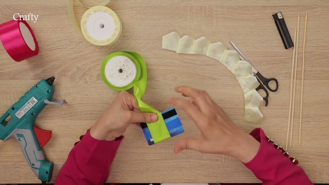 كيفية عمل وردة رائعة باستخدام شرائط الستان