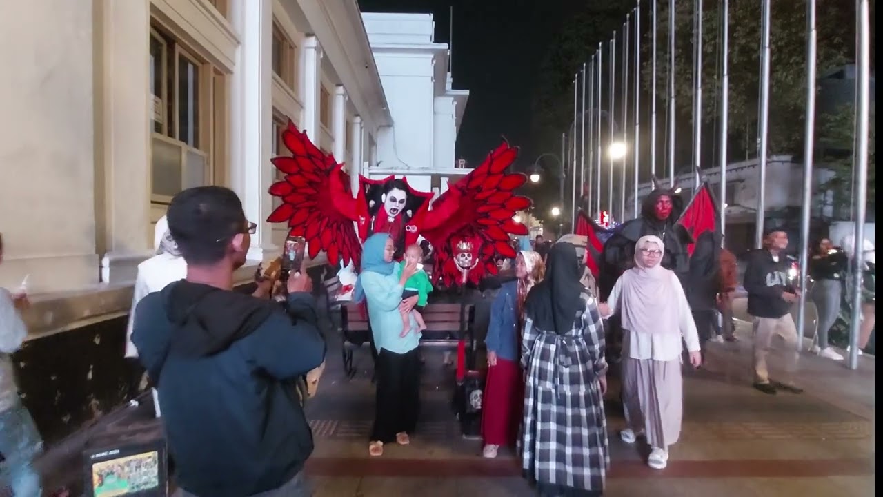 Malam di Asia Afrika : Gemerlap Bandung di Jam Tersibuk (18.45 - 20.00)