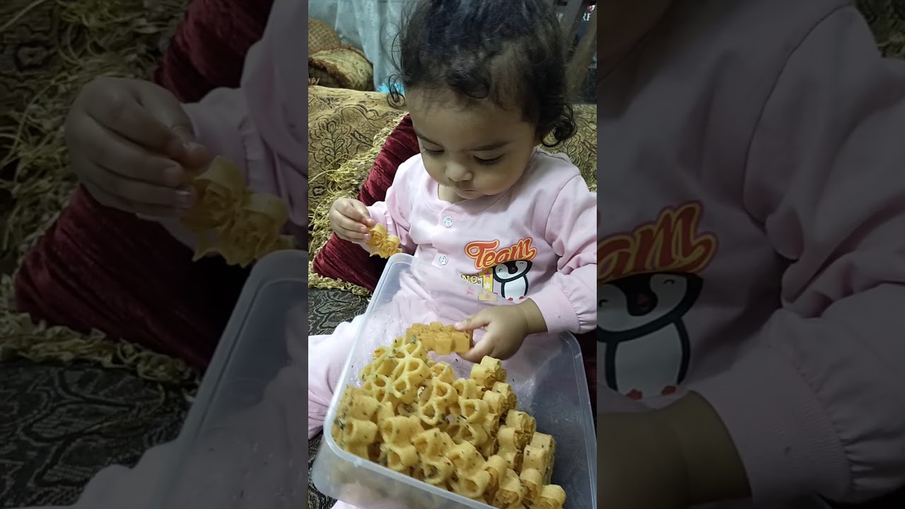 Sedappp nya Rania makan kuih Loyang - YouTube