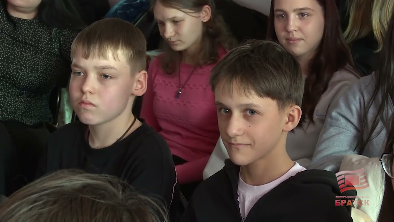 В досуговом центре «Родина» прошел день воинской славы, посвященный Сталинградской битве