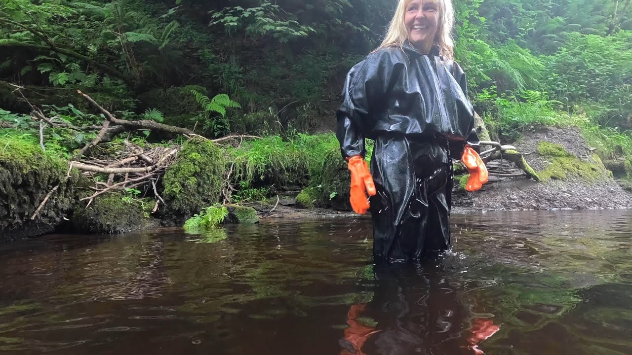 Video 115 - Water Colour - Taster (wader suit with gloves and boots, wading and swimming in a river)