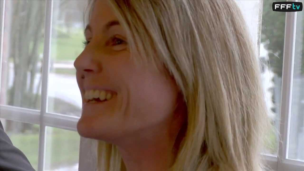 Marinette Pichon et Sonia Bompastor auprès des Bleues