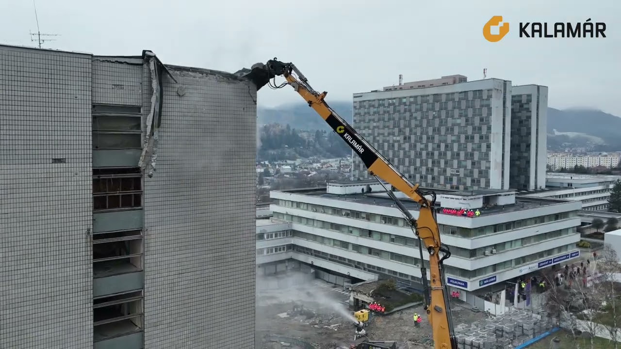 Demolácie administratívnej budovy Nemocnice Banská Bystrica