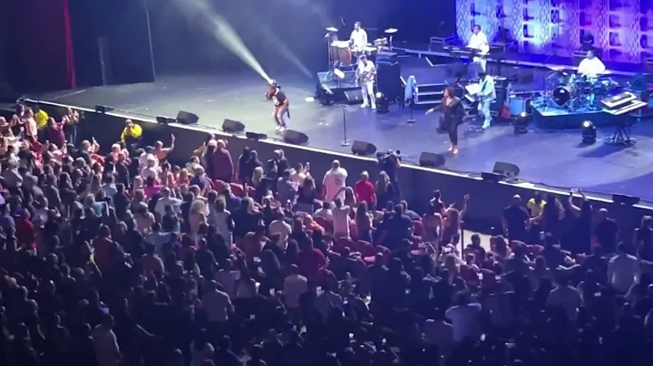 Spontaneous "Don't Stop Believing" in FL...