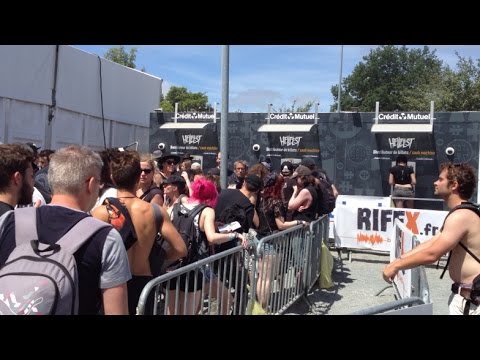 Le flegme des métalleux dans les files d'attente