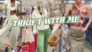 thrift with me for some trendy y2k clothes \\\\\\\\ thrifting value village in vancouver, canada