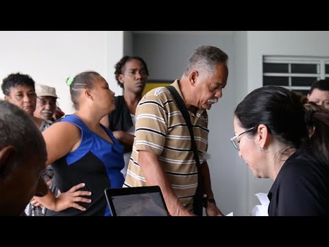 Videó: A FEMA Puerto Rico lakóinak bérbeadása a hurrikánok segítésével