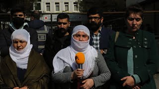 Tutuklu Yakinlari Di̇yarbakir Adli̇yesi̇ Önünde