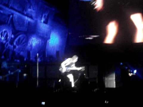 AC/DC - Angus Young striptease (Barcelona)