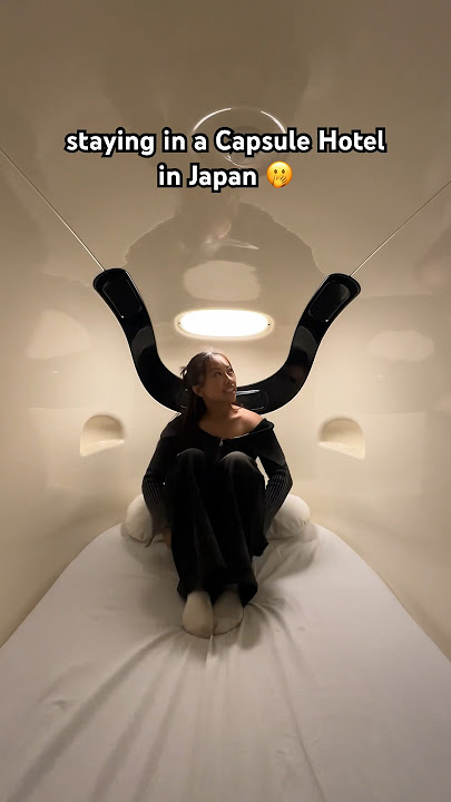 I stayed in a CAPSULE HOTEL in Tokyo 🫢 (hotel tour!)