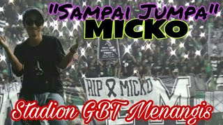 tak kuat ingin menangis saat seluruh bonek bernyanyi untuk alm micko di stadion gbt