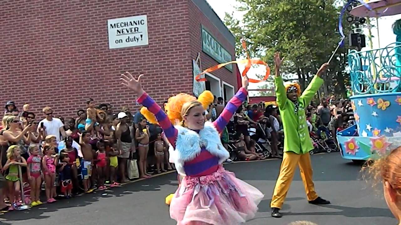 Sesame Place Parade - YouTube