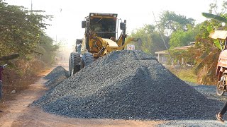 Awesome KOMATSU GD650A Grader Operating Technique Spreading Gravel For Road Foundation Construction by Map Machine HD 2,267 views 2 weeks ago 42 minutes