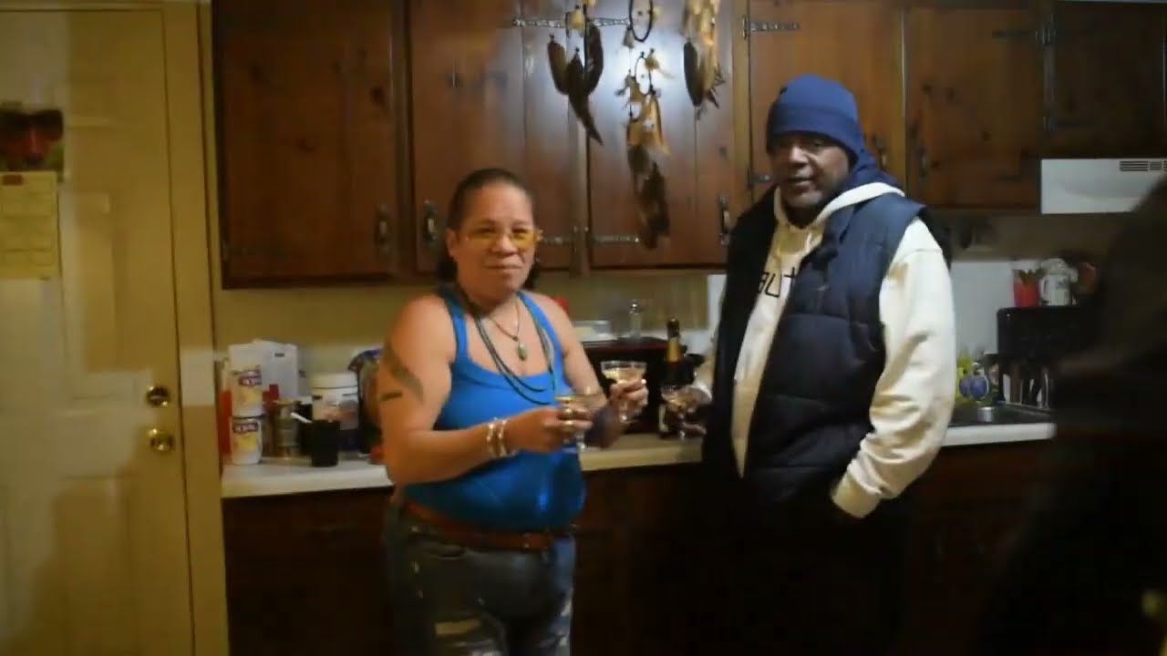 Диджей Тони Торрес и наш брат во Христе, группа Beth, проведут время вместе в канун Нового года 2...