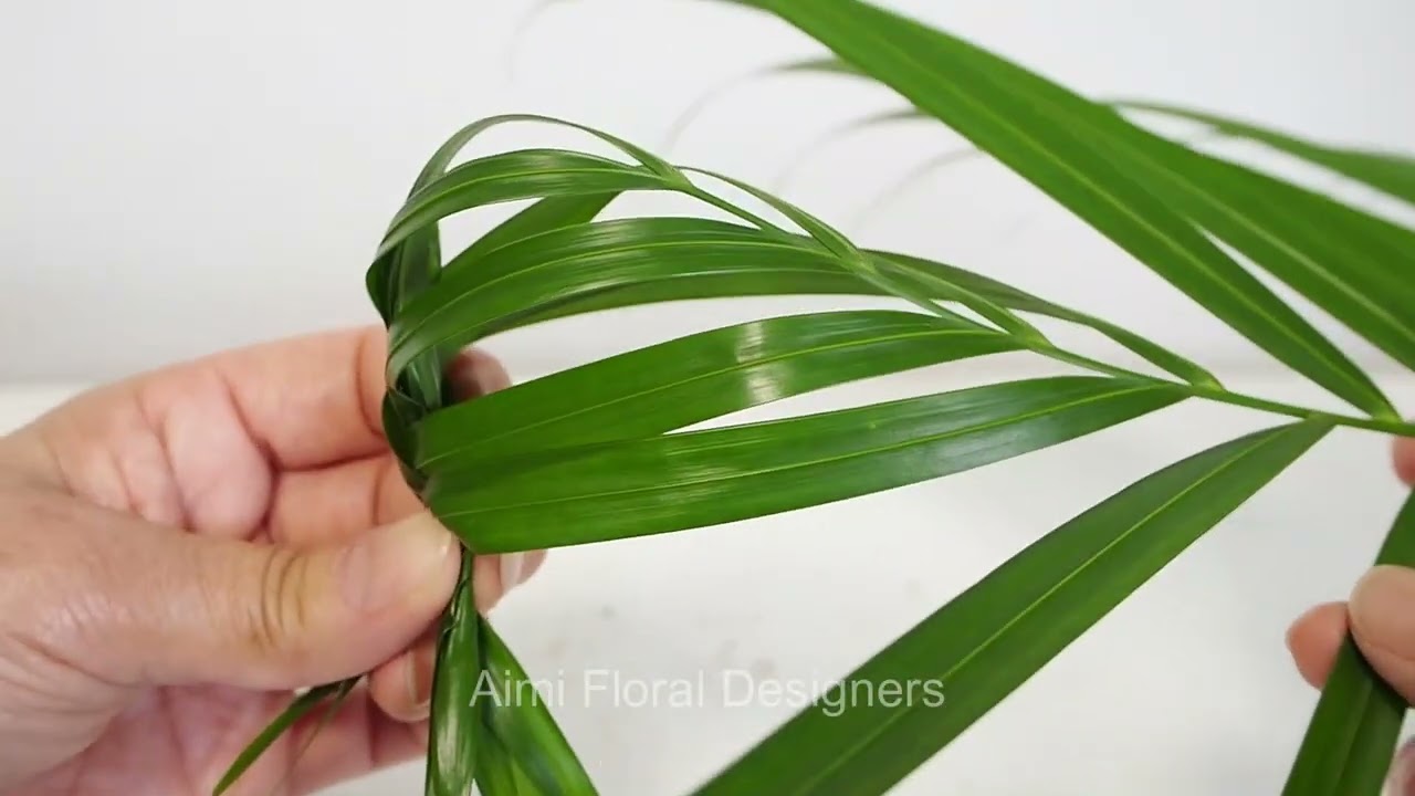 アレカヤシの葉の編み方 ２　Areca palm leaf weaving 2