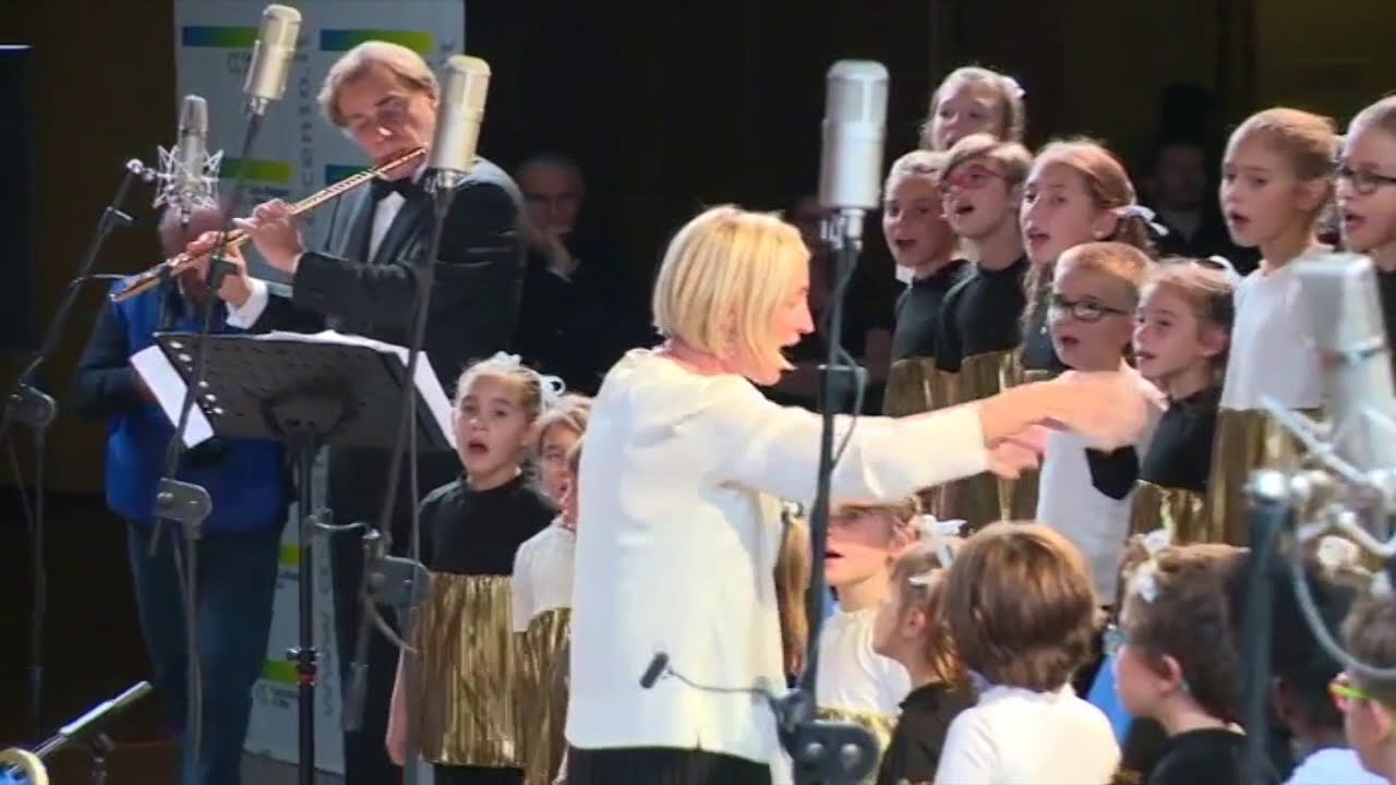 Sorridi amore vai (La vita è bella) - Andrea Griminelli e il Piccolo Coro Sorridi Con Noi adlı videoyu YouTube'da izle Sorridi amore vai (La vita è bella) - Andrea Griminelli e il Piccolo Coro Sorridi Con Noi adlı videoyu YouTube'da izle