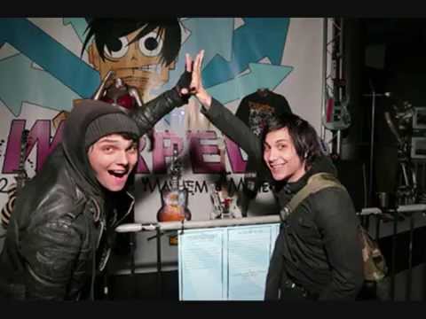 Gerard Way and Frankie Iero = love