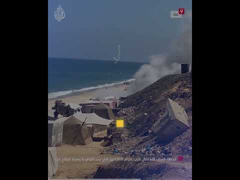 لحظة قصف الاحتلال قرب خيام النازحين في بحر الزوايدة وسط قطاع غزة