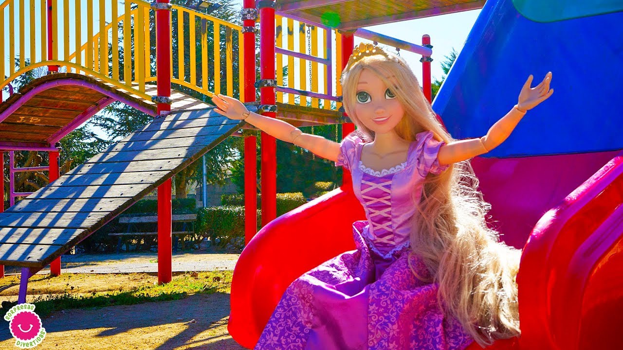Aproximación diluido bendición Muñeca Rapunzel juega como una niña - Vídeos divertidos de juguetes -  YouTube
