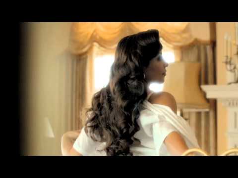 Video: Kim Kardashian Hrala Topless V Reklame Na Parfum