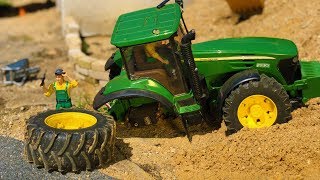 TRACTOR BROKEN DOWN! Bruder toys tractor lost WHEEL! Action video for kids