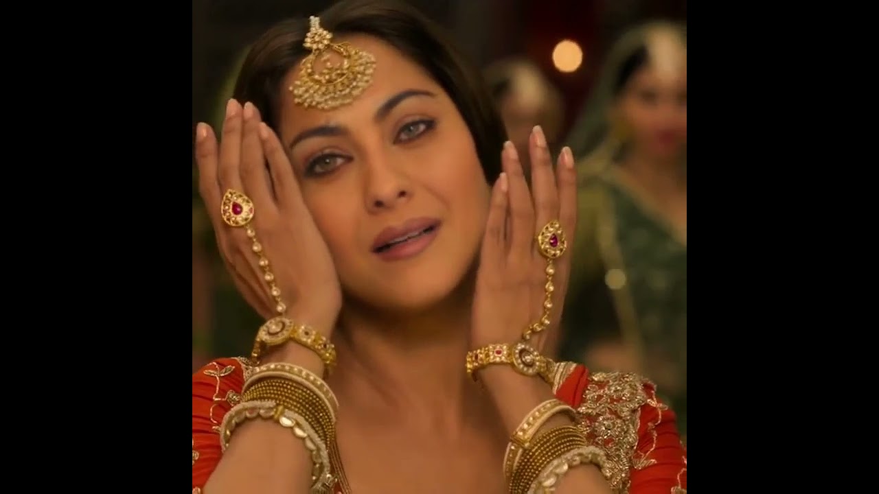 Kajol as Bahaar Begum in "Tabaah ho gaye " Song | kalank | 