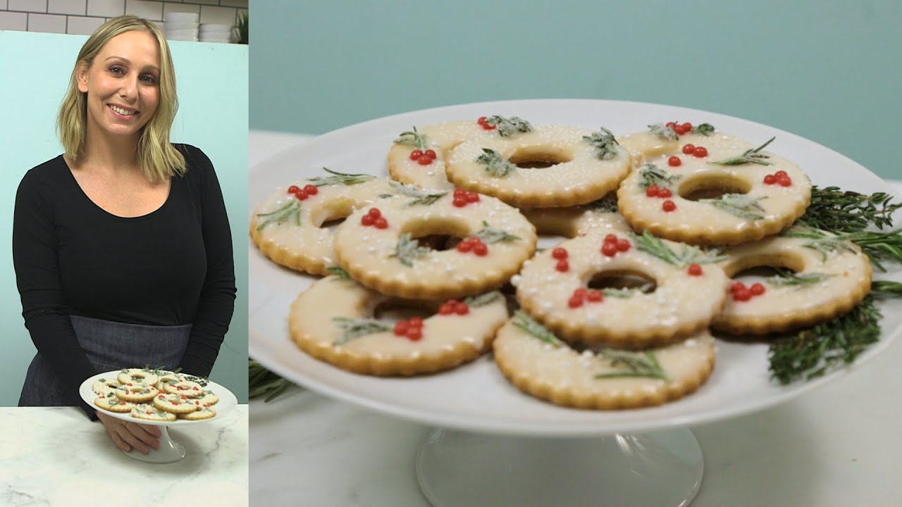 Christmas Wreath Shortbread Cookies - The Café Sucre Farine