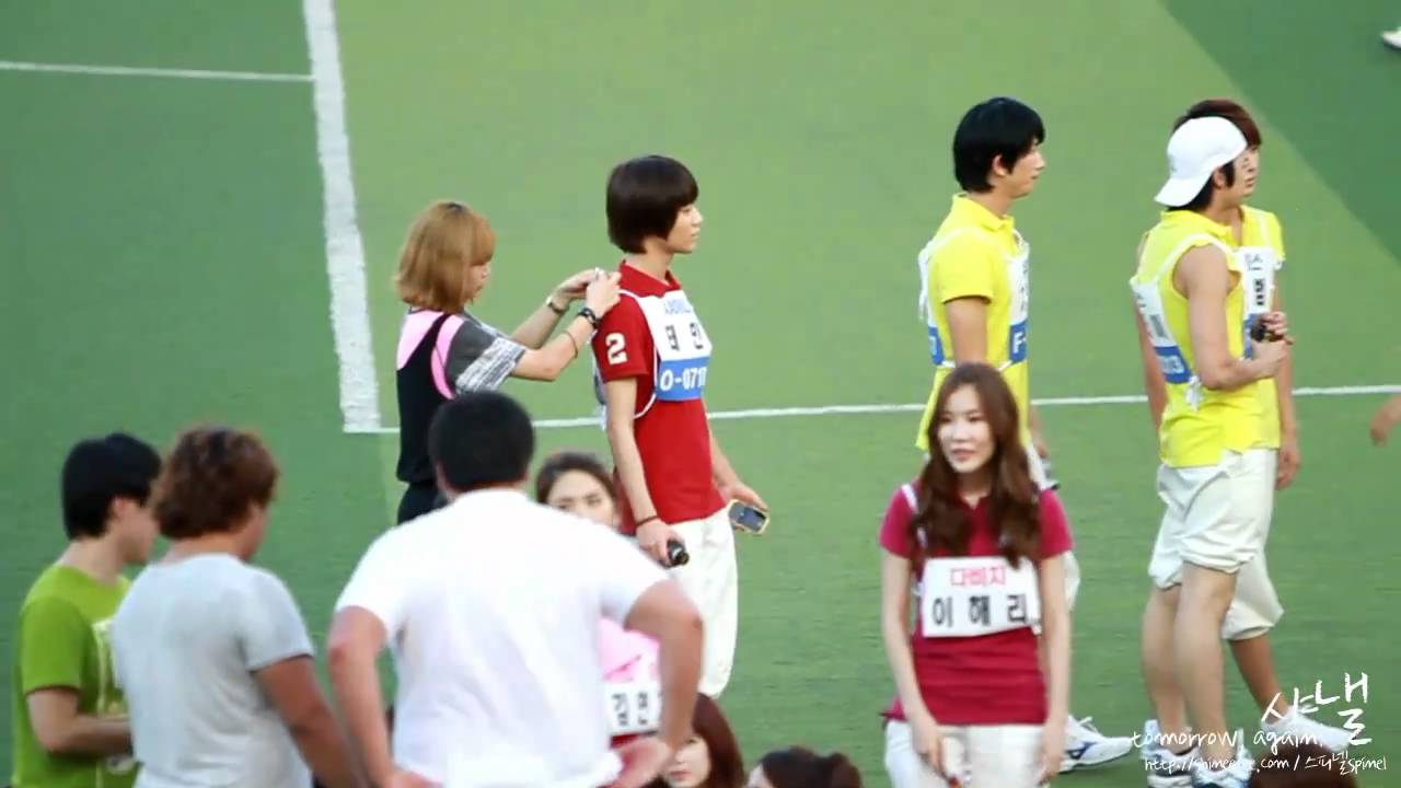 100914 Taemin choosing a drink @ Idol Sports Competition HD