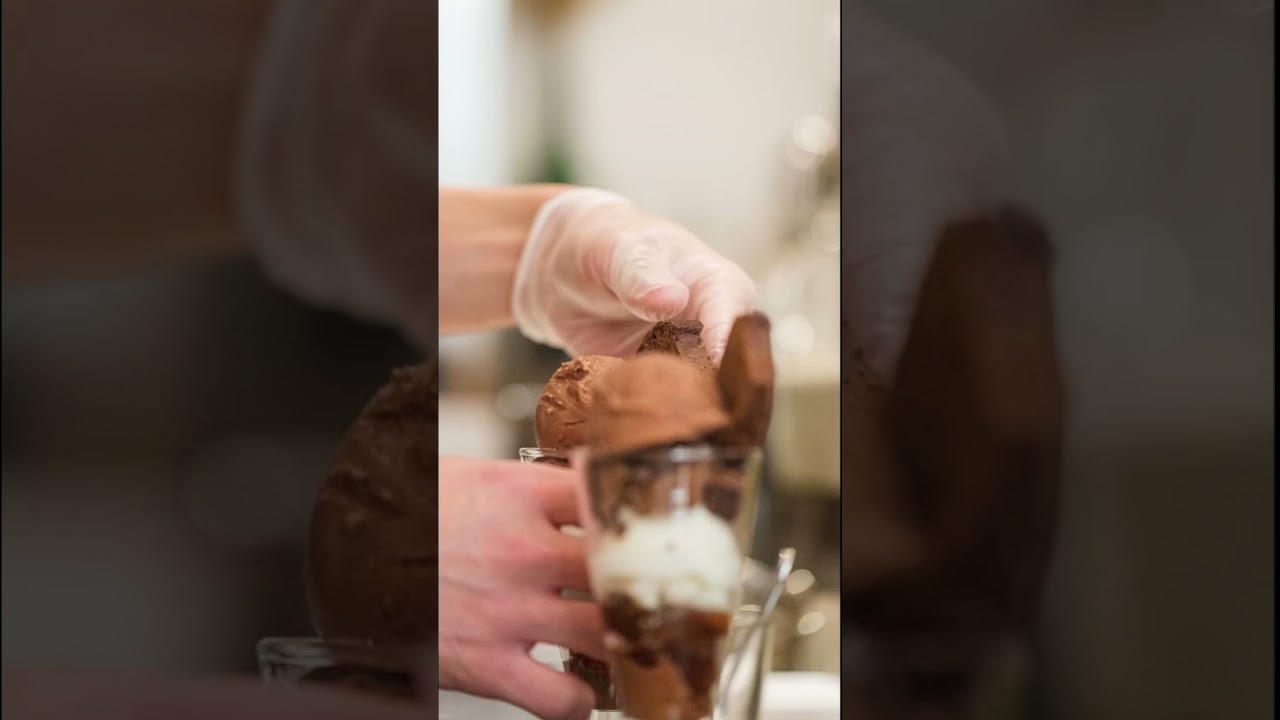 ガトーショコラ専門店Minimal The Baking 代々木上原の、ガトーとコーヒーが香るチョコレートパフェ！  