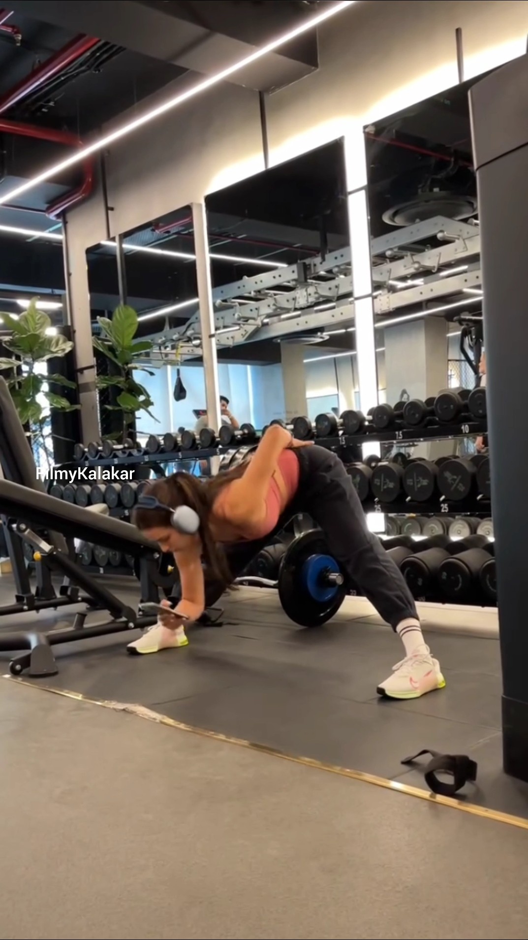 Gym freak #natasastankovic displaying her multitasking skills ?? #filmychakar