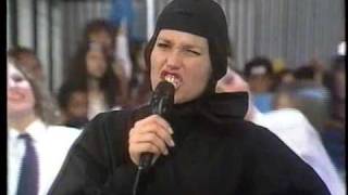 Xuxa cantando Sábado no Xuxa Hits - 1995