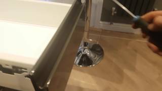 How to remove a wren kitchen drawer