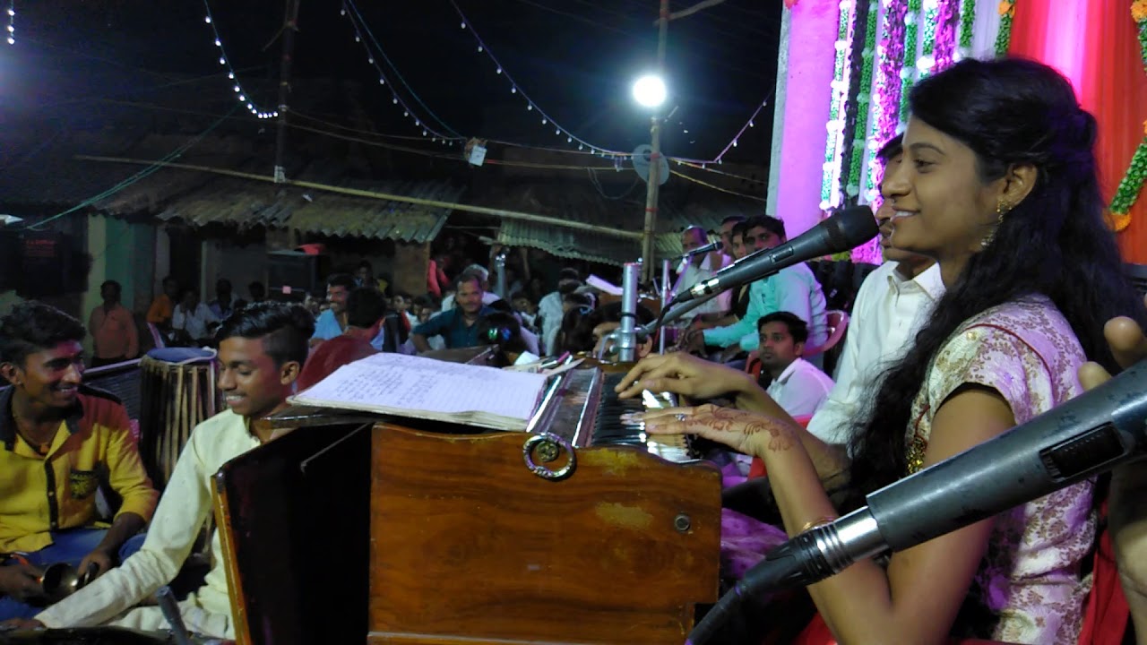 मठात  भरुनी  दही  दूध  लोणी  गवळण  प्रतीक्षा ताई पाटील