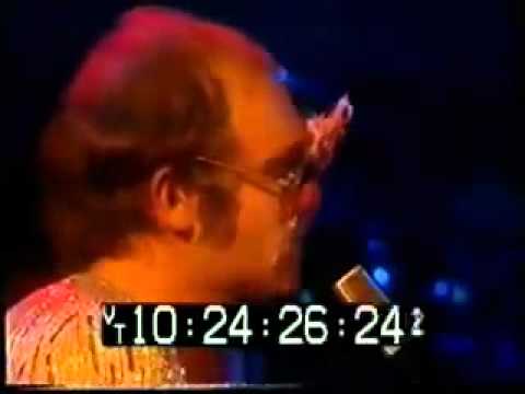 Elton John - Bennie and the Jets (Live at Hammersmith Odeon in 1974)