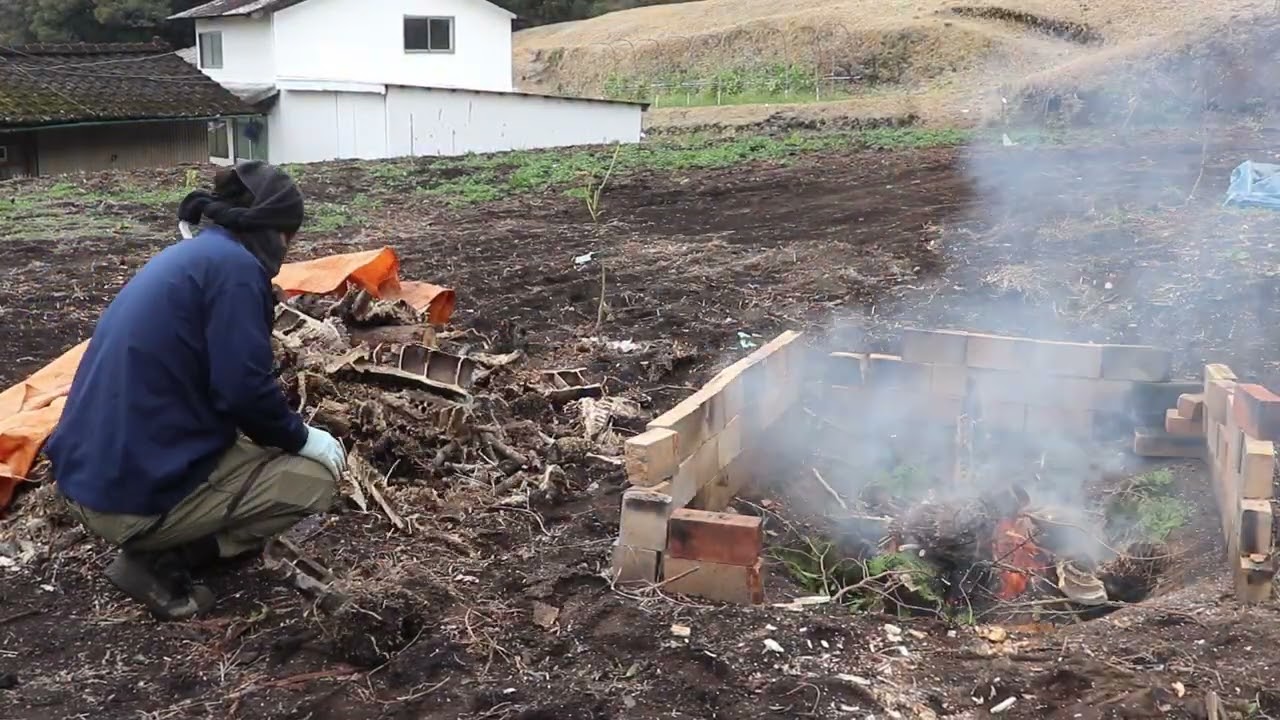薪運び作業から枝の剪定作業と焼却作業を倍速で進めていく｜畑作り