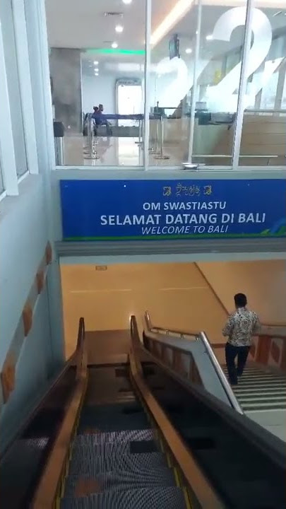 story wa di bandara