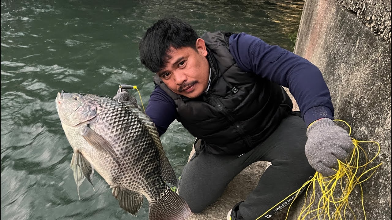 Snagging hooks fishing adventure