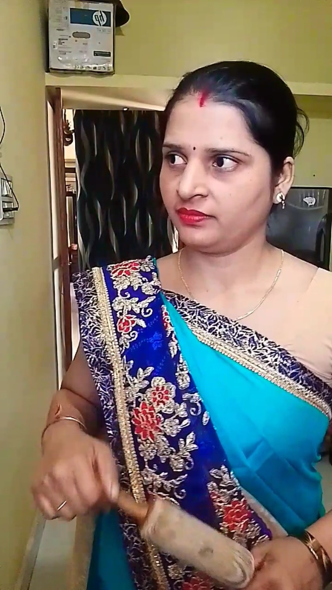 रोटी ख़तम हो गयी है #comedy #food #funny #husbanwifecomedy #patipatniaurnokjhok #shorts