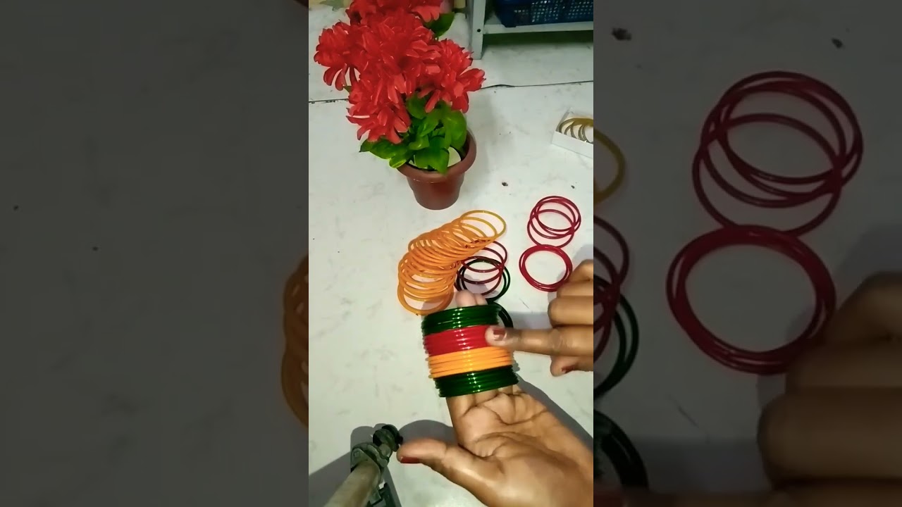 लाल, हरी,पीली चूड़ी का बहुत ही सुन्दर सेट