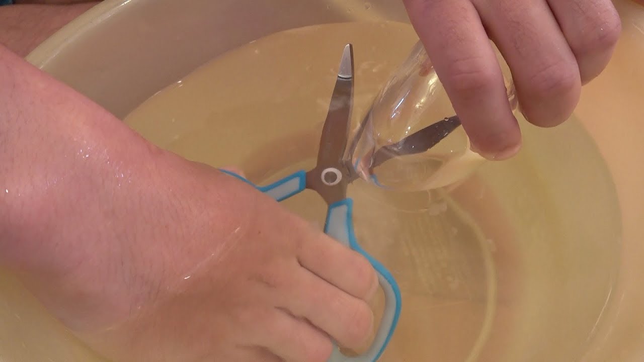 東海研究所 ガラスは水の中で切れるらしい Youtube