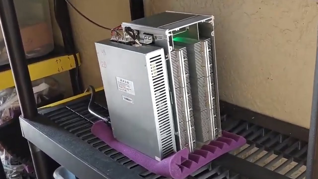 Canaan Avalon 1047 Bitcoin Miner Unboxing and Setup Tutorial by Davintci  Luxe - YouTube