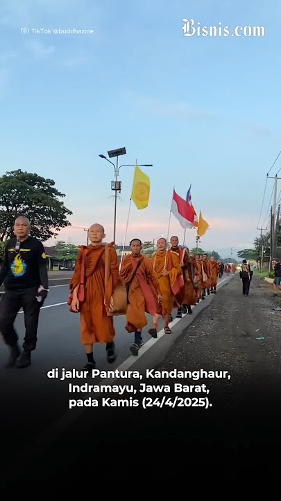 Momen 38 Biksu Thailand Jalan Kaki ke Candi Borobudur