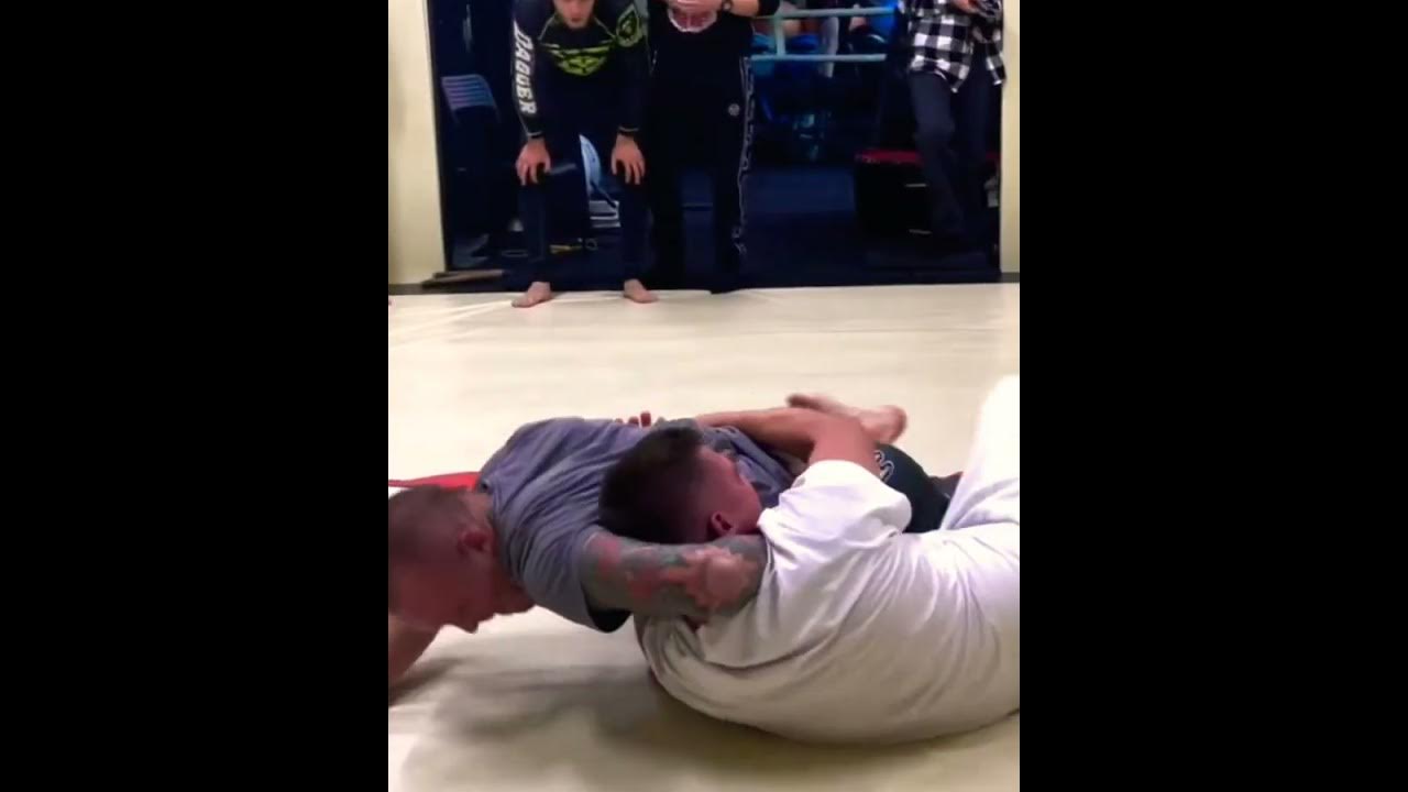 ахмед алиев боец смешанных единоборств. ахмед алиев последний бой. крис вайдман сломал ногу.